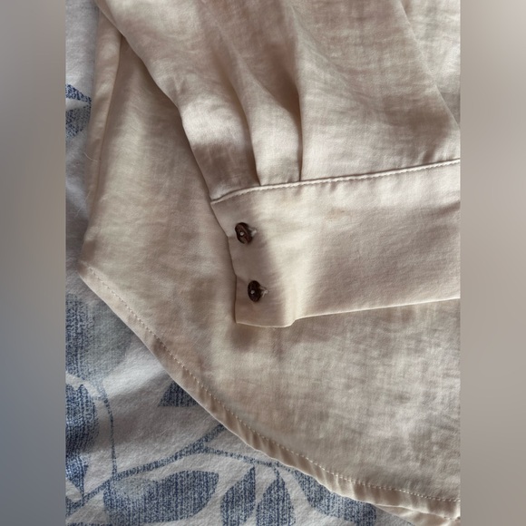 H&M Cream Satin-Look Button-Up Blouse w Black Collar  4 – Elegant Long Sleeve - Picture 3 of 11